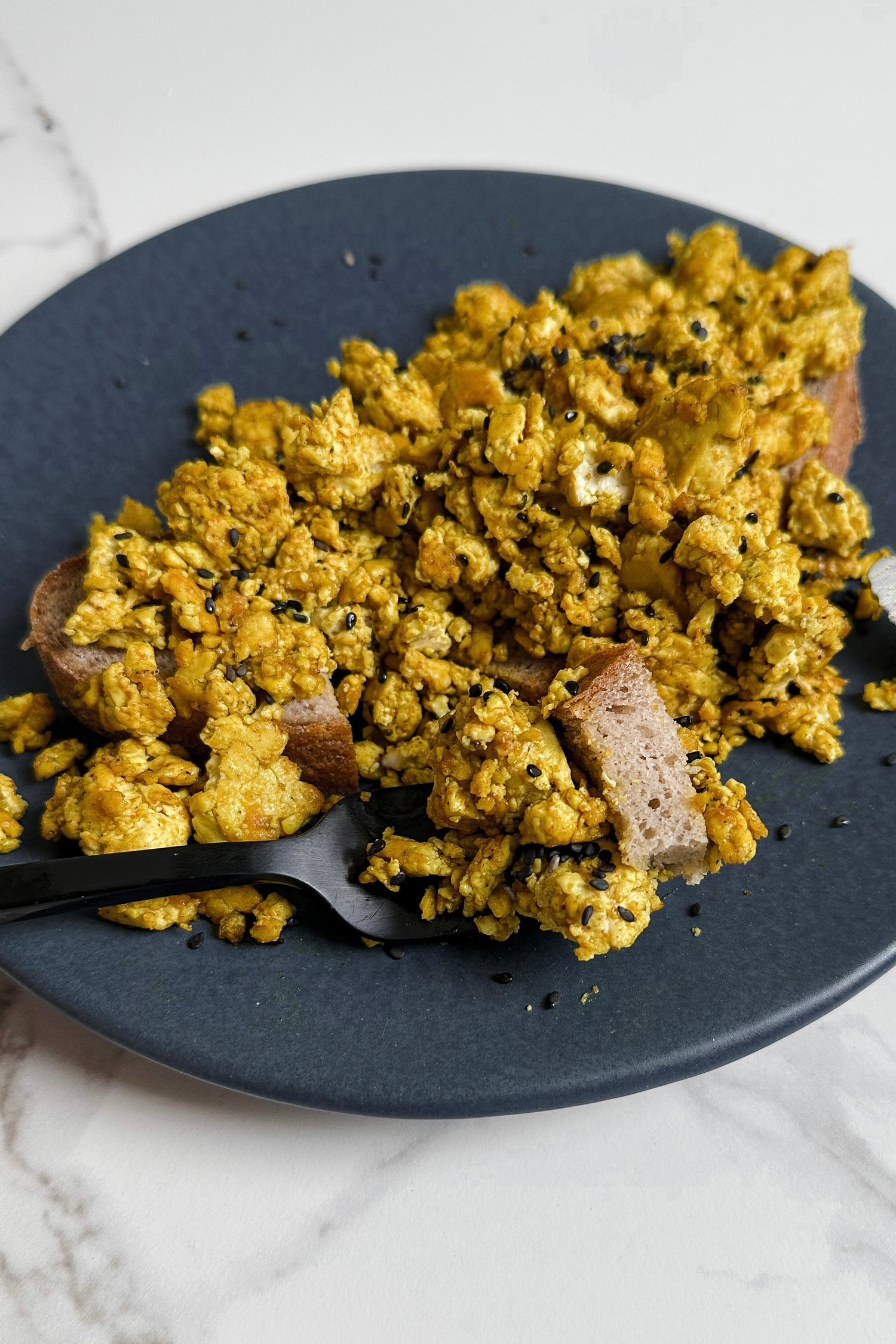 Vegan Scrambled Eggs / Scrambled Tofu
